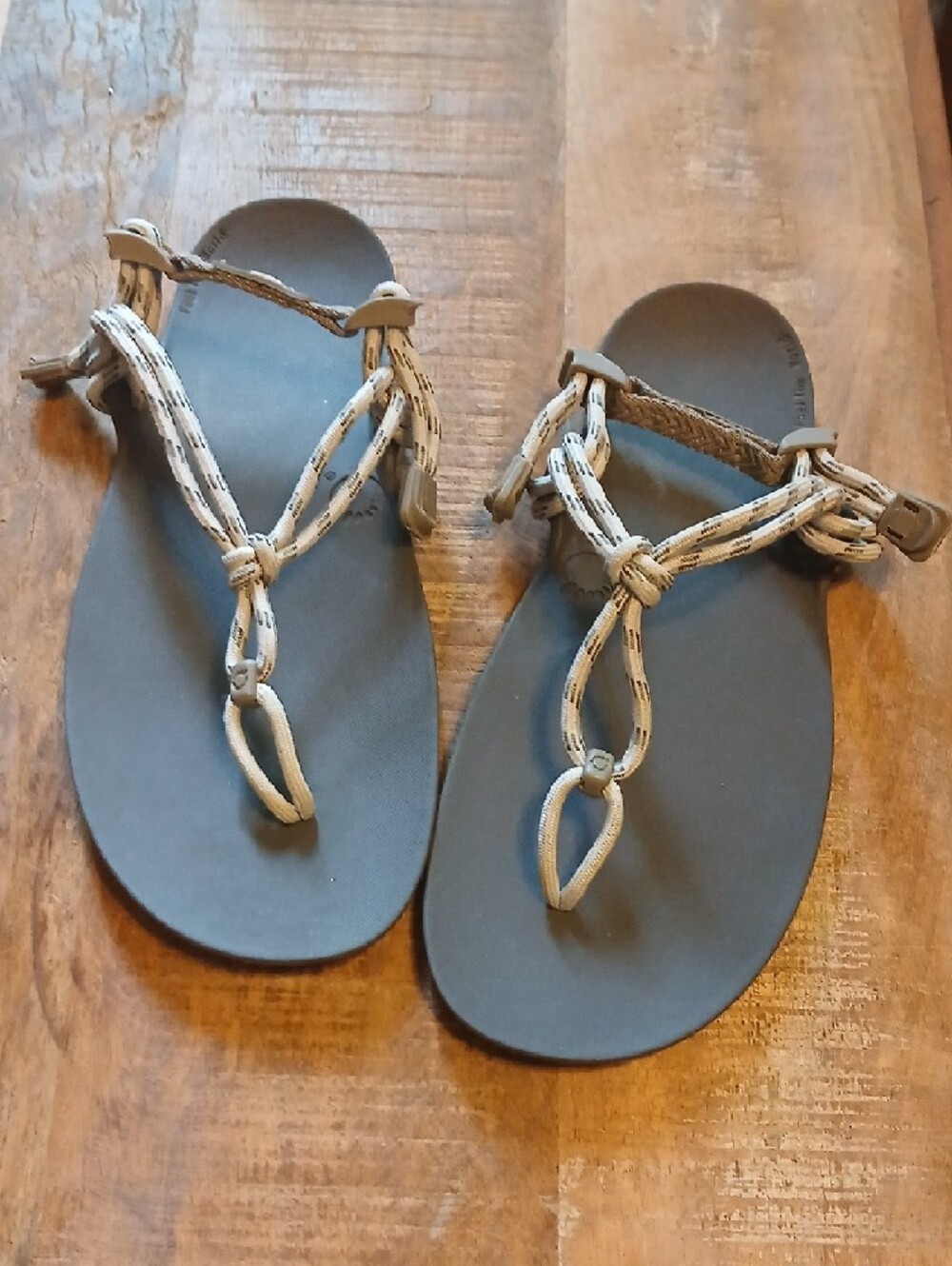 XeroShoes FeelTheWorld Women sz 9 or Mens Sz 8 Gray& White(newcolor) - Picture 2 of 6